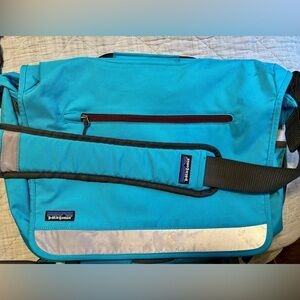 Patagonia Vibrant Blue Messenger Bag with removable laptop sleeve. 18 x 12”